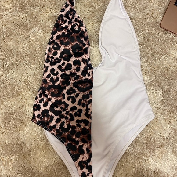 Swimsuit - Picture 2 of 3